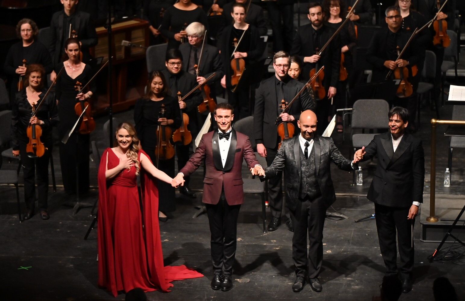 蜜柚直播 Symphony's 'Carmina Burana' a 'go big or go home' performance